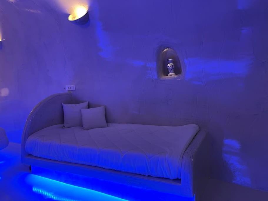 Apartment Cave Of *